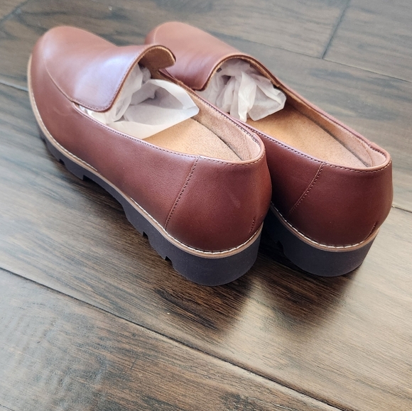 Vionic Kensley Leather Slip-On Lug Sole Platform Loafers. Women's size 9.5. - Picture 4 of 11